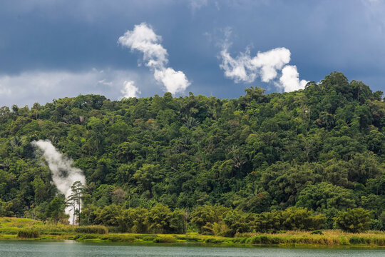 Steaming fumaroles by Lake Linow, a popular volcanic attraction and geothermal centre south of Tomohon city, Lake Linow, Tomohon, North Sulawesi, Indonesia