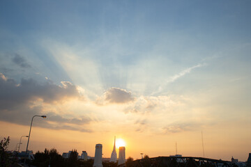 Naklejka premium orange blue skyscape background with cloud and city town building in evening of the day sunset twilight dusk time