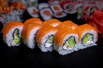  set with Philadelphia, California and tartare rolls