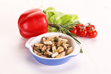 Marinated mussels in the bowl