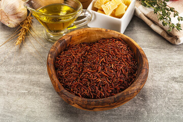 Red raw dry rice gor cooking