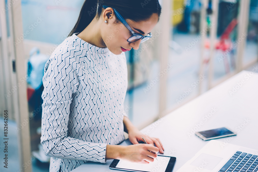 Aufkleber concentrated female web designer using pen for creating graphic drawing on touchpad screen synchroni