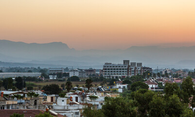 Obraz premium A beautiful sunrise in Antalya Turkey with the mountains and coastline.