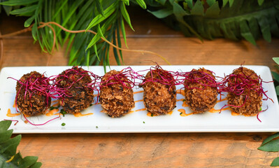 Ración de croquetas gourmet de pollo, marisco y jamón
