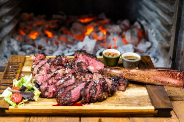 Excelentes cortes de ternera de primera calidad muy poco hechos, casi crudos.