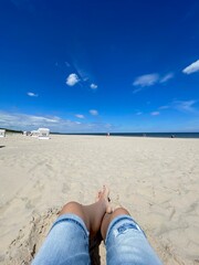 Fototapeta na wymiar woman legs with a view on the beach