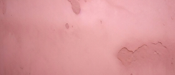Fototapeta premium Um grunge velho pintado com rachaduras e arranhões, textura grunge rosa embaçada manchada, efeito de tinta rosa fundo aquarela rosa