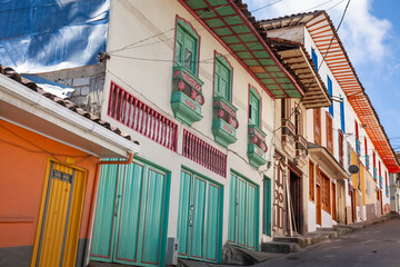 Obraz premium Beautiful streets at the historical downtown of the heritage town of Aguadas located at the Caldas department in Colombia.