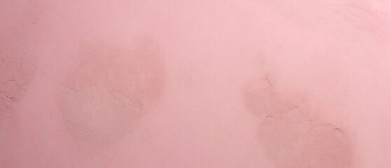 Fototapeta premium Um grunge velho pintado com rachaduras e arranhões, textura grunge rosa embaçada manchada, efeito de tinta rosa fundo aquarela rosa