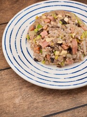 아시아 음식 햄과 채소를 섞은 볶음밥