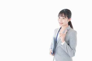 オフィスで働く若いビジネスウーマン