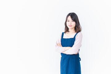エプロンを着た笑顔の主婦