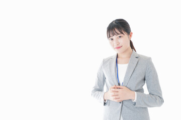 オフィスで働く若いビジネスウーマン