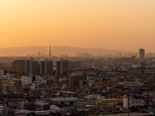 夕暮れの大阪の都市景観