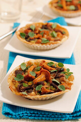 Tartlets with mushrooms and young garlic.