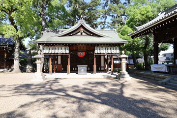 Fototapeta premium A Japanese shrine : the scene of an access to the precincts of Sumiyoshi-taisha Shrine in Osaka City