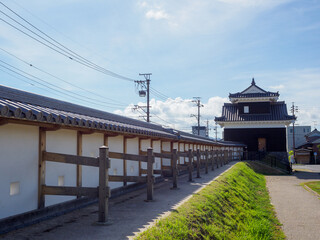 夏の西尾城跡の櫓