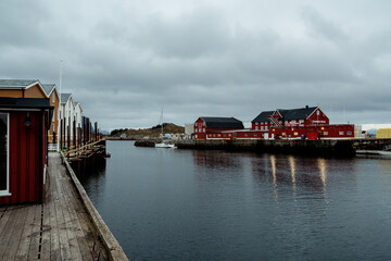 H&auml;user in Henningsvaer auf den Lofoten in Norwegen