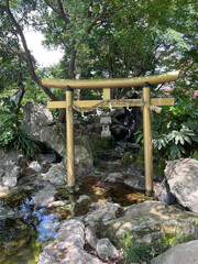 愛宕神社　金の鳥居