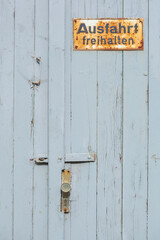 Schild Ausfahrt freihalten