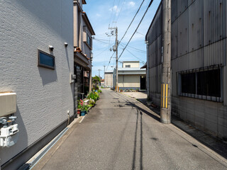 Fototapeta premium 町工場が建ち並ぶ風景