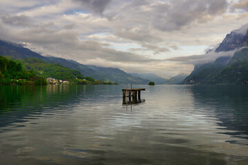 Blick am Morgen auf den Walensee, Schweiz