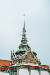 Fototapeta premium The Grand Palace complex is renowned for its stunning and elaborate design, showcasing a harmonious blend of traditional Thai architecture and Western influences.