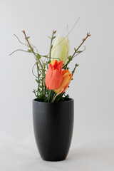 Künstliche Blumen in Vase