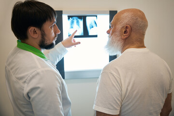 Neurologist points out to a patient his x-ray