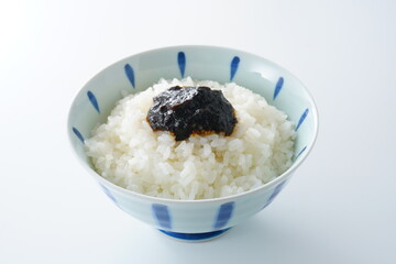 海苔の佃煮をのせたご飯
