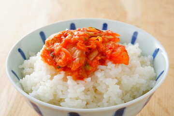 白菜キムチを乗せたご飯