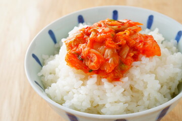 白菜キムチを乗せたご飯