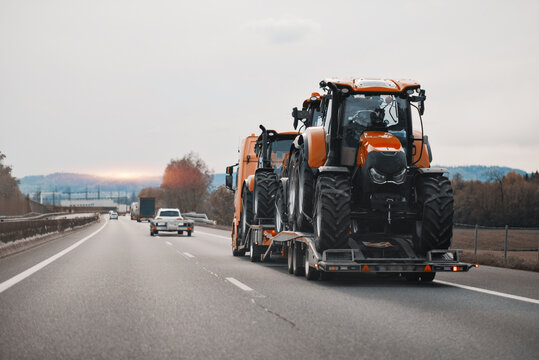 Heavy Lift Flatbed Truck Towing Tracktor For Agricultural Purposes