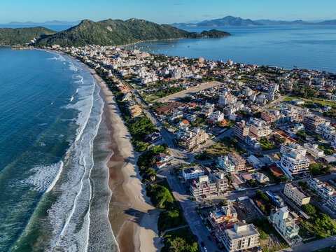 Praia de Mariscal e Canto Grande em Bombinhas - SC - Brasil 