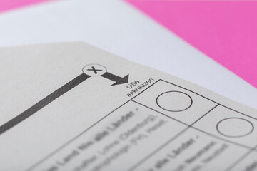 Nahaufnahme der Ankreuzfelder auf dem Wahlschein für die Europawahl