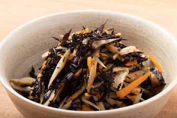 ひじきの煮物　（ごぼう　人参　ひじき　油揚げ）