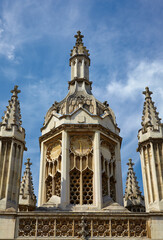 Obraz premium Gatehouse containing the porters' lodge for King's College. University of Cambridge. United Kingdom