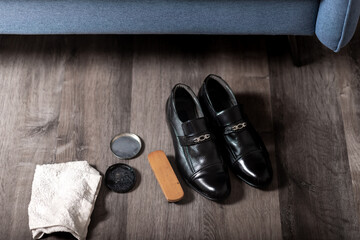 Cleaning the leather shoes.