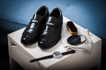 Cleaning the leather shoes.