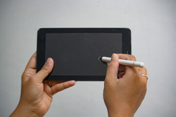 Using a stylus pen with a landscape screen