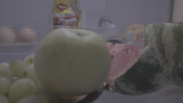 FRUTAS EN NEVERA (LOG)