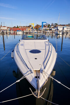 laboe hafen speedboot 