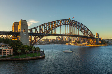 Fototapeta premium Awesome sunset with the famous Harbour Bridge as primordial subject, in Sydney, New South Wales, Australia.