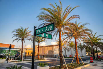 Fototapeta premium lake wales, lake, wales, florida, city, view, landscape, panorama, sky, town, architecture, urban, buildings, cityscape, building, aerial, skyline, europe, travel, barcelona, clouds, sea, spain, panor