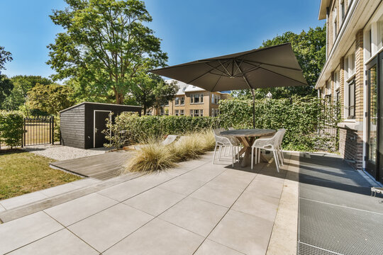 Modern Backyard Patio with Comfortable Outdoor Seating