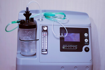 the oxygen concentrator or oxygen generator is designed for oxygen therapy in medical institutions and individual use at home. Allows you to get high-concentration oxygen by filtering the surrounding