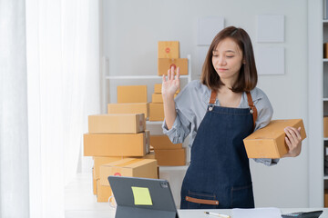 SME entrepreneur Small business entrepreneurs Online selling ideas, Happy  Asian business owner...