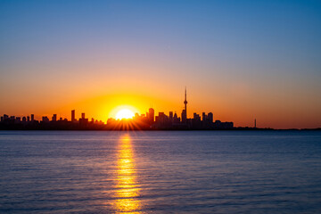 Naklejka premium Spectacular Toronto sunrise on summer