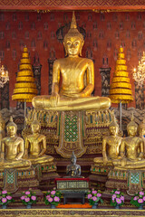 Obraz premium Principle Buddha image of the first grade royal monastery, Wat Suwannaram Ratchaworawihan., Bangkok, Thailand.