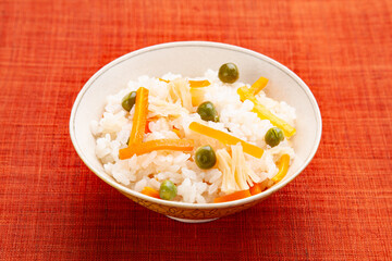 ホタテとニンジンの炊き込みご飯